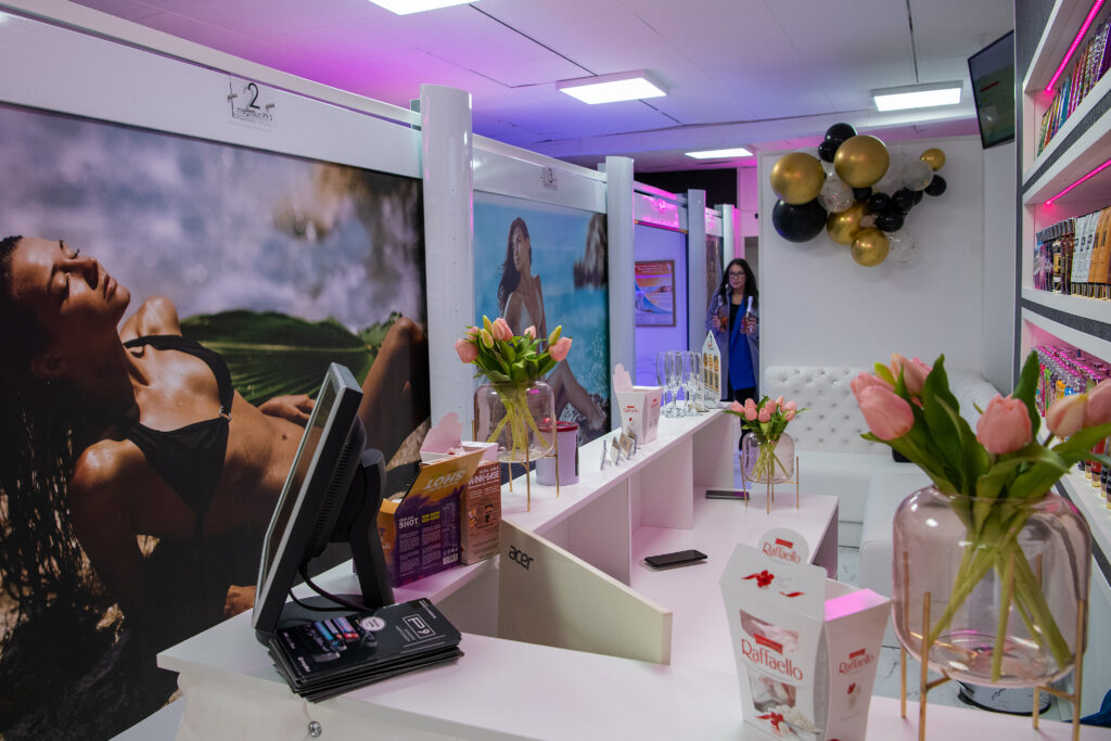 Clean And Modern Sunbed Salon In Didcot Town Centre