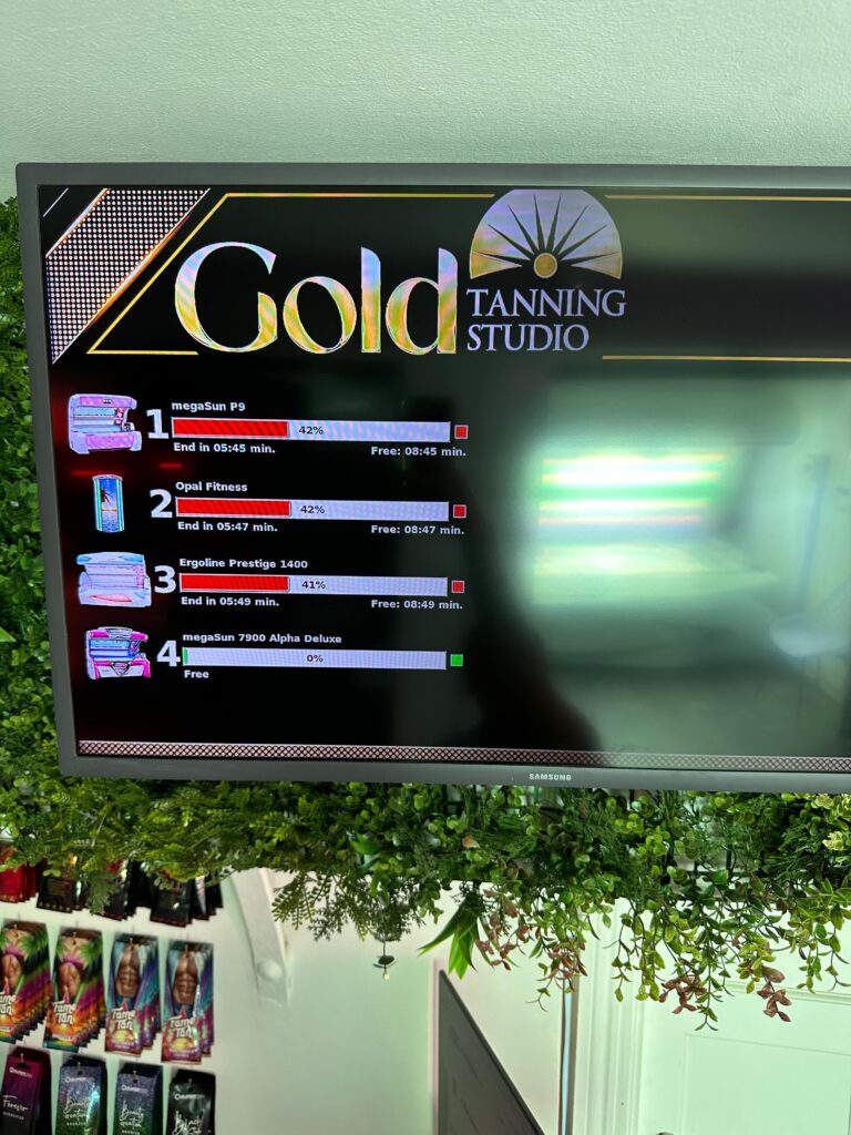 Gold Tanning Studio Customers Screen