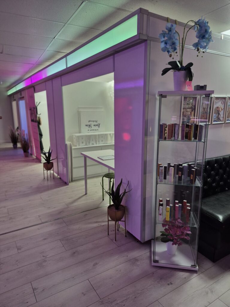 Professional Indoor Tanning Salon In Peterborough Offering Fame Tan And Ql Tan Products